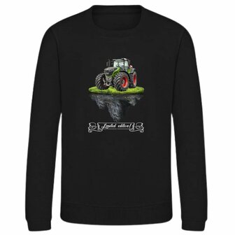 Zwarte sweater met groene tractor met rode wielen limited edition
