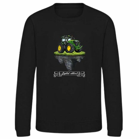 Zwarte sweater met groene tractor limited edition