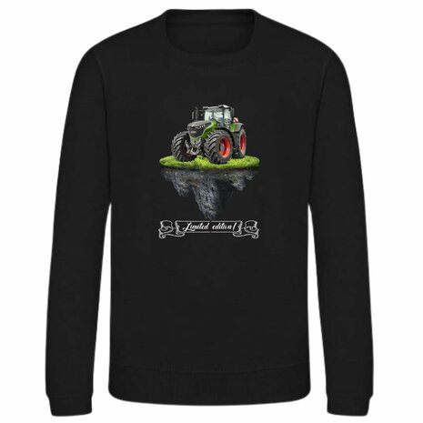 Zwarte sweater met groene tractor met rode wielen limited edition